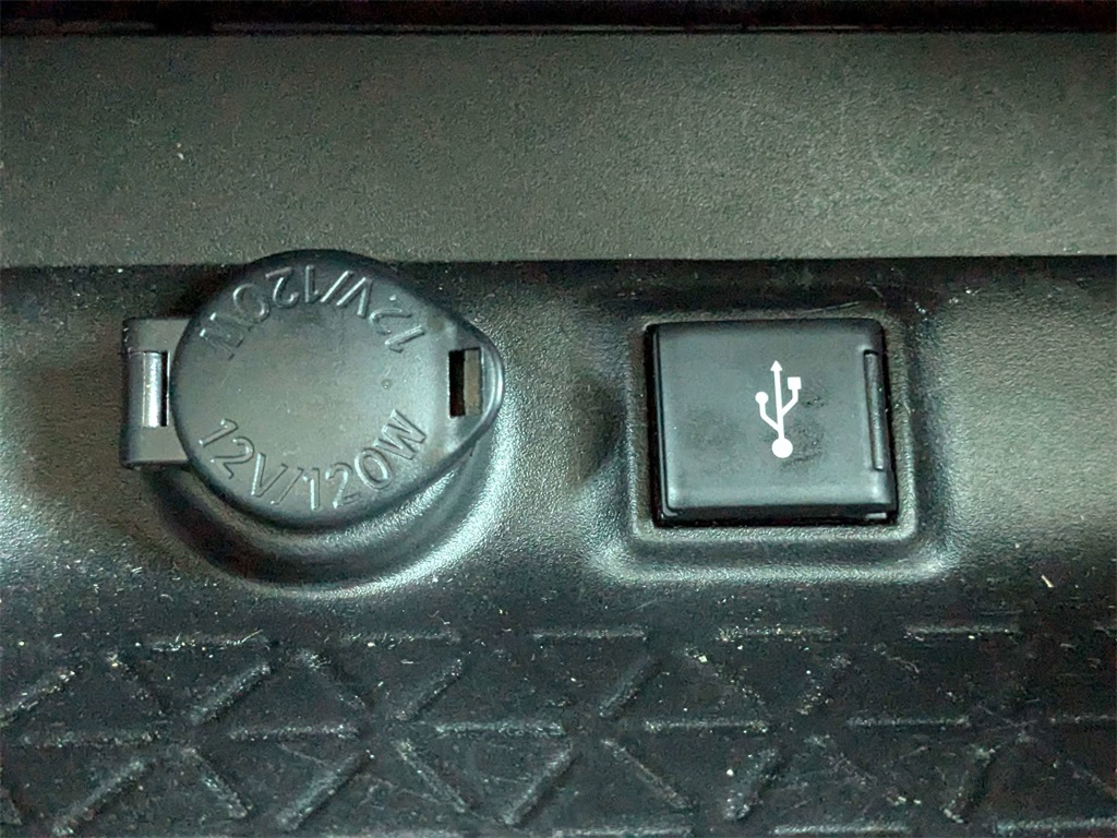 2022 Toyota RAV4 XLE photo 27