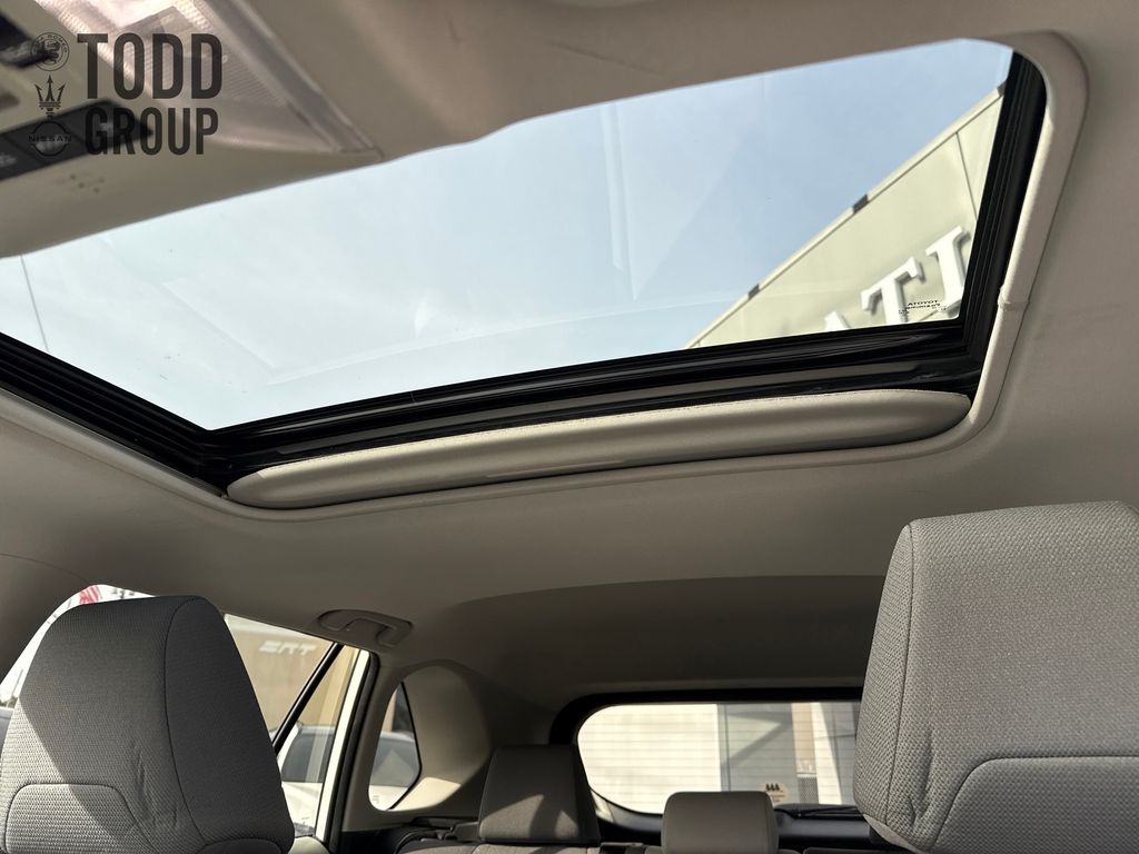 2023 Toyota RAV4 XLE photo 19