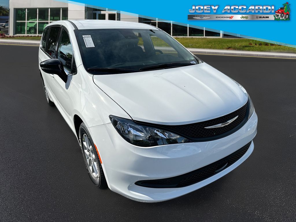 2026 Chrysler Voyager LX's photo