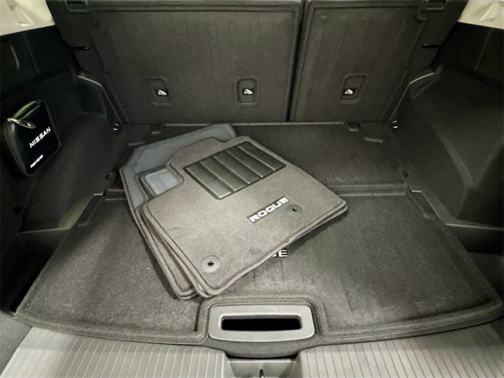 2026 Nissan Rogue Platinum photo 15