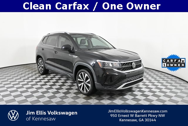 2023 Volkswagen Taos SE's photo