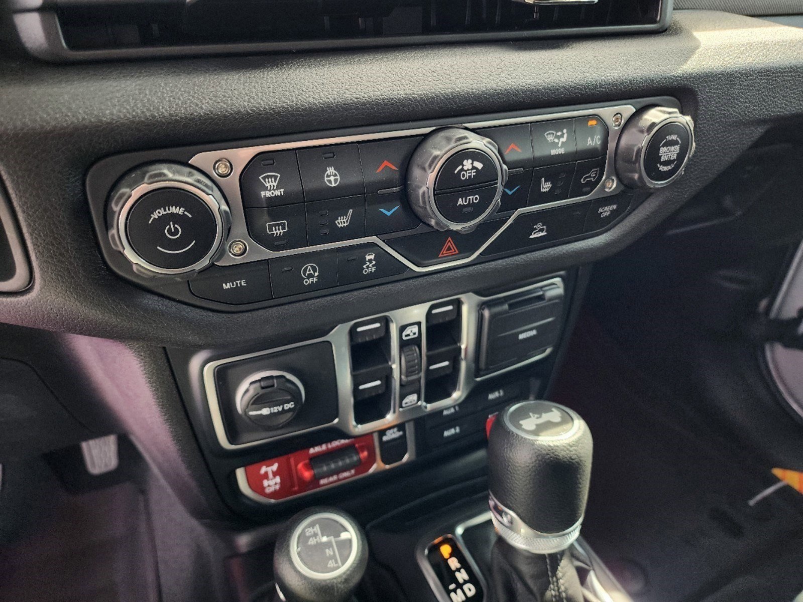 2024 Jeep Wrangler Willys Wheeler photo 11