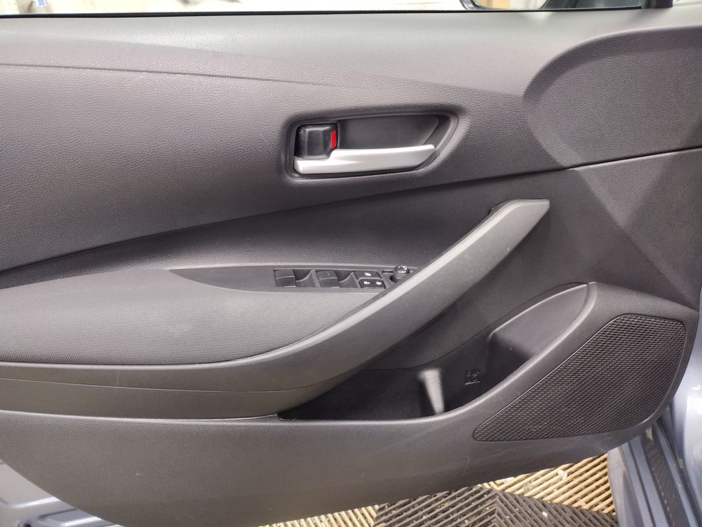 2021 Toyota Corolla LE photo 16