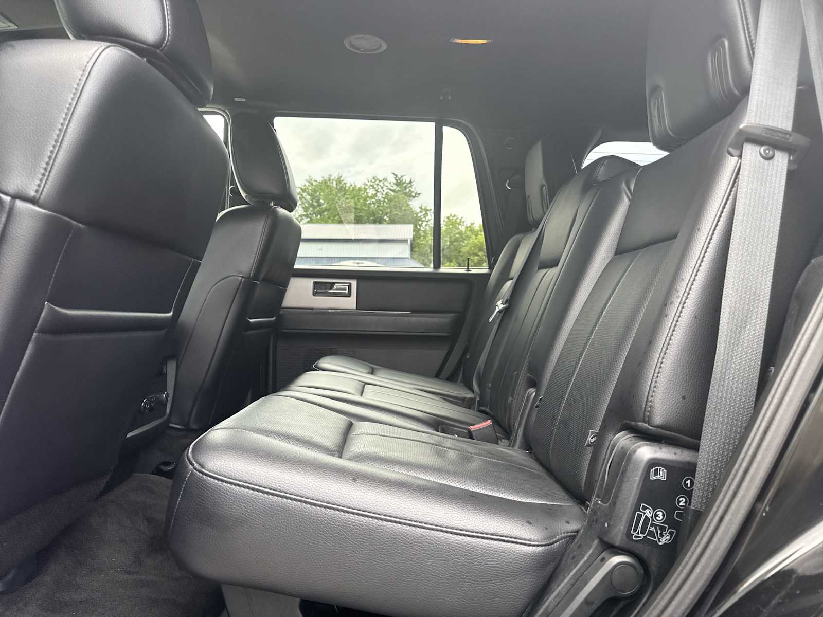 2017 Ford Expedition XLT photo 32