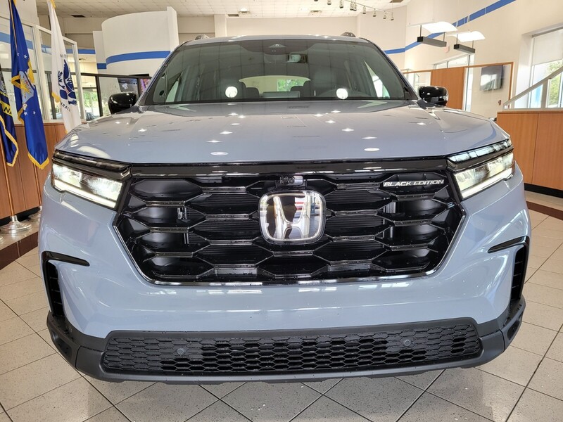 2025 Honda Pilot Black Edition photo 2