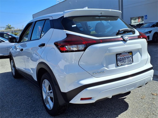 2024 Nissan Kicks S photo 3