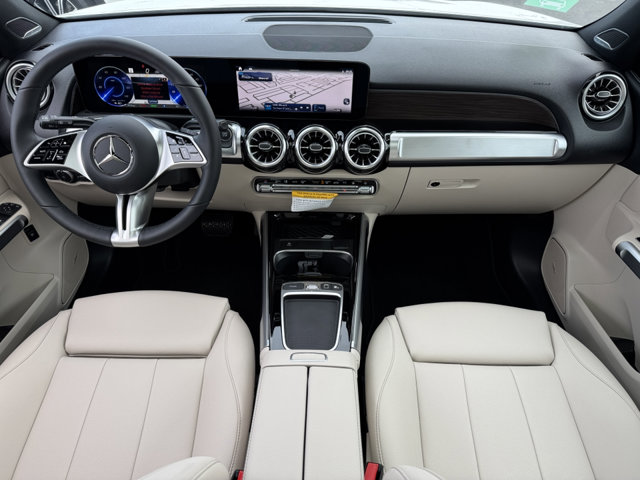 2025 Mercedes Benz EQB 300 4MATIC photo 4
