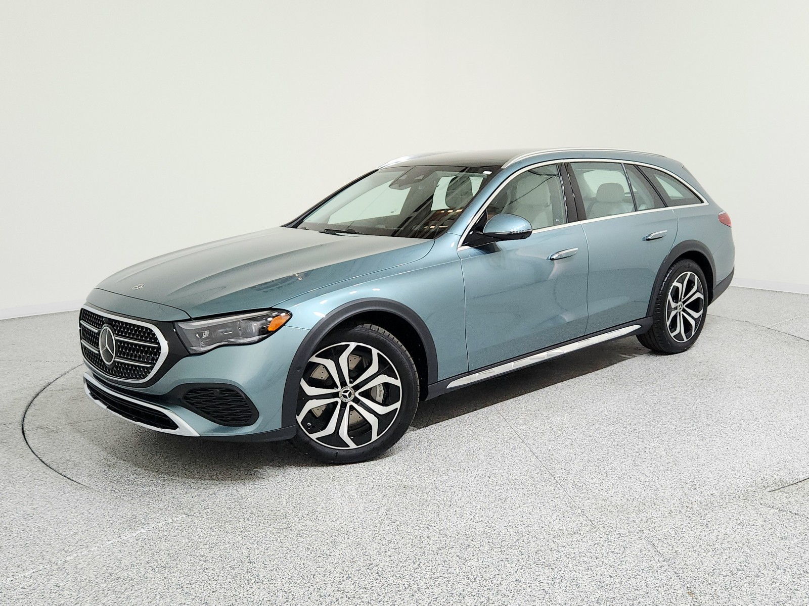 2025 Mercedes-Benz E-Class E450 All-Terrain's photo