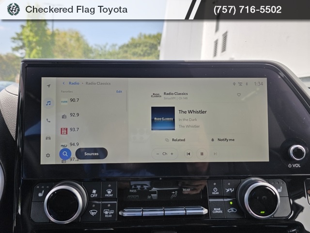 2023 Toyota Highlander XLE photo 30