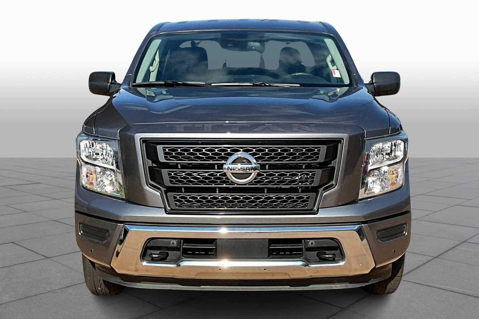 2022 Nissan Titan SV photo 3