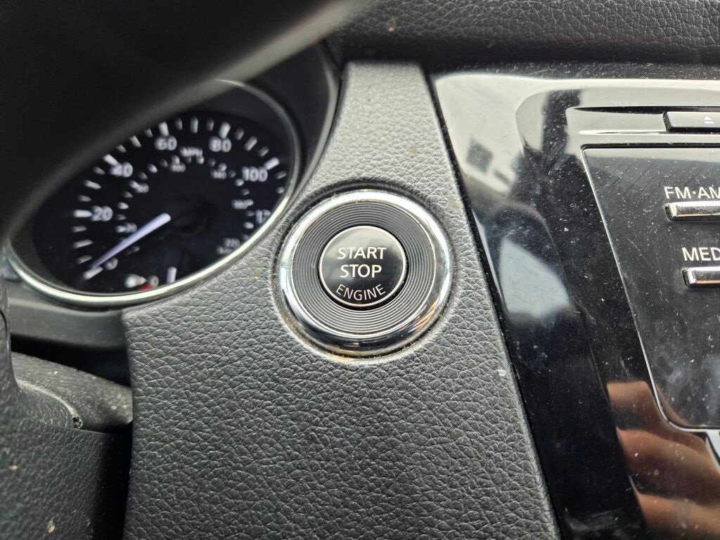 2016 Nissan Rogue SV photo 19