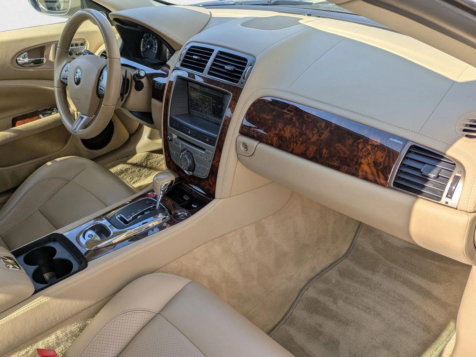 2009 Jaguar XK Base photo 19