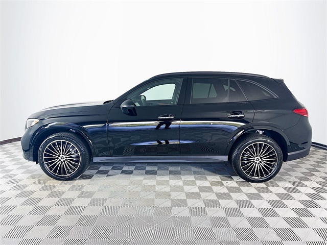 2025 Mercedes Benz GLC 300 photo 4
