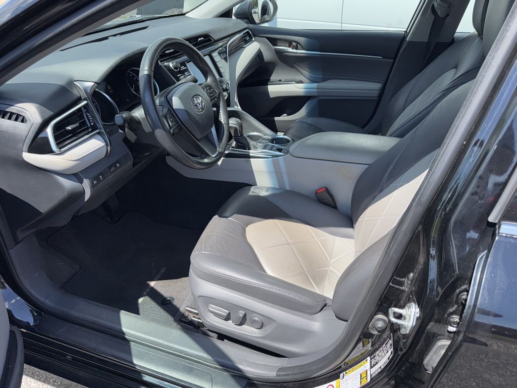 2018 Toyota Camry XLE photo 7