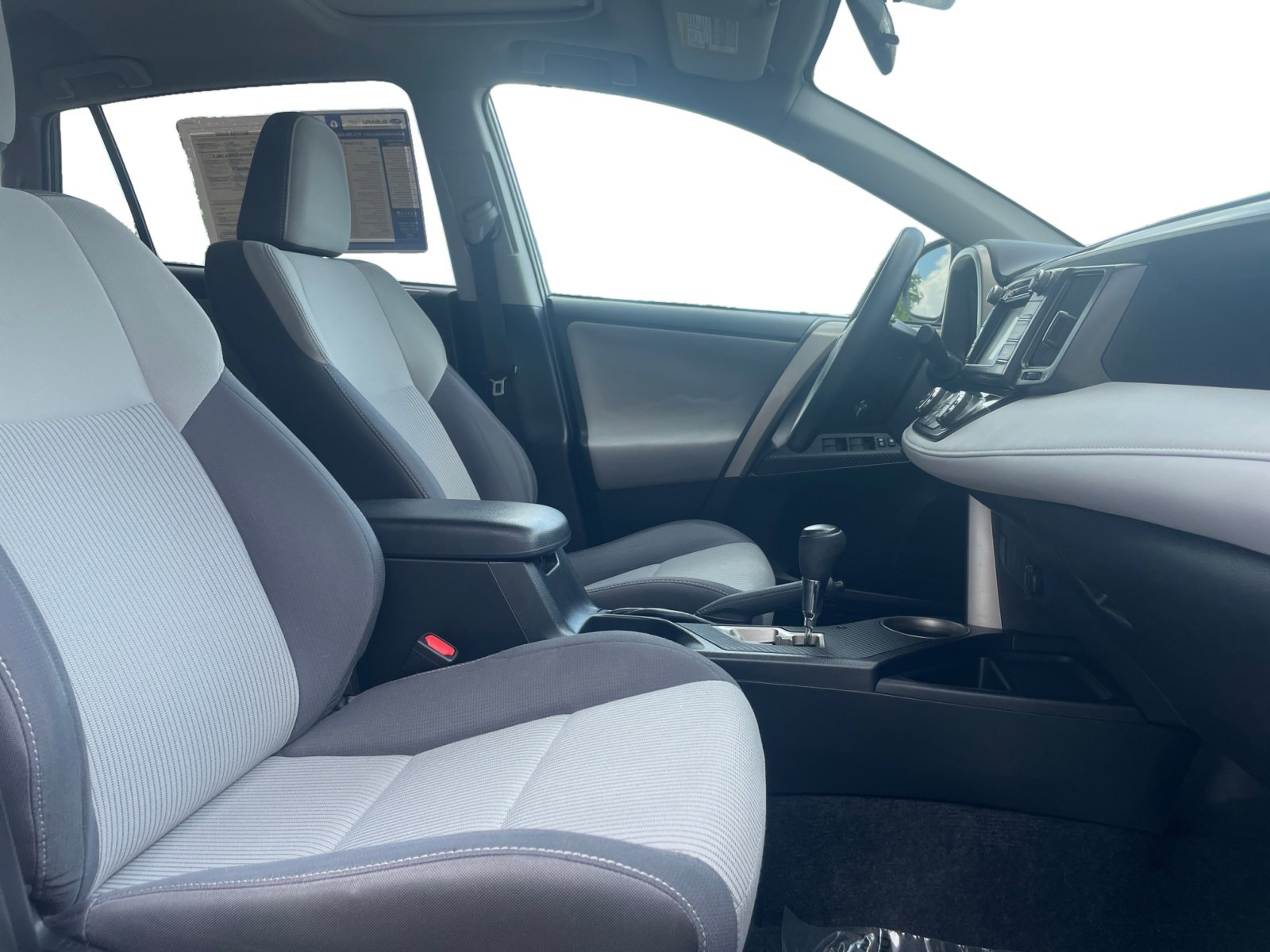 Used 2015 Toyota RAV4 XLE with VIN 2T3RFREV6FW286116 for sale in Kansas City
