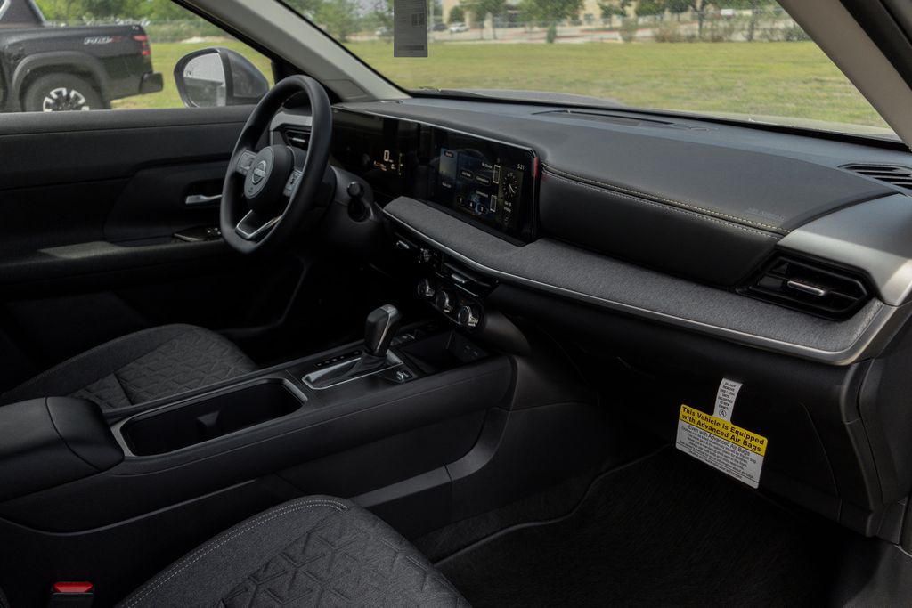 2025 Nissan Kicks SV photo 21