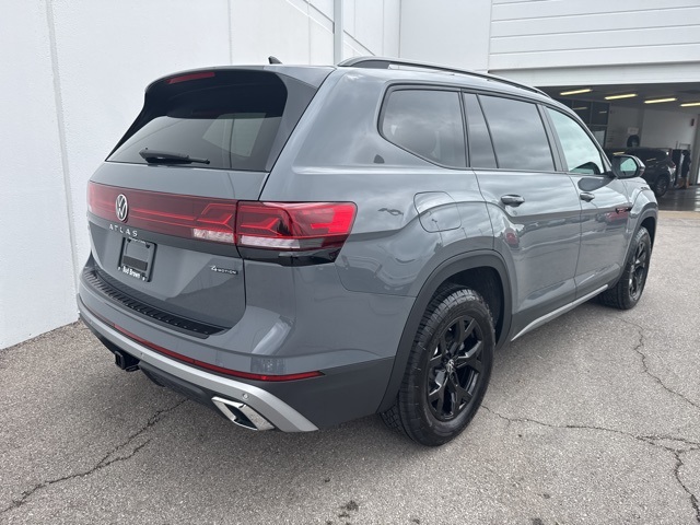 2025 Volkswagen Atlas Peak Edition SE photo 7