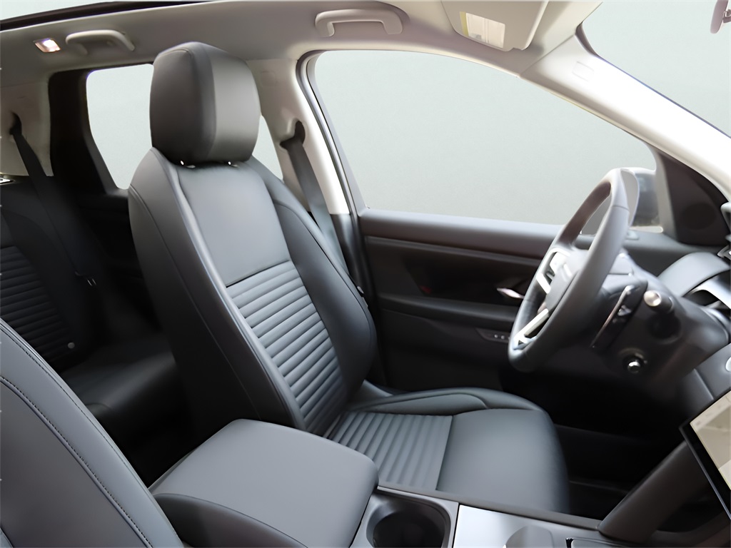 2025 Land Rover Discovery Sport S photo 9