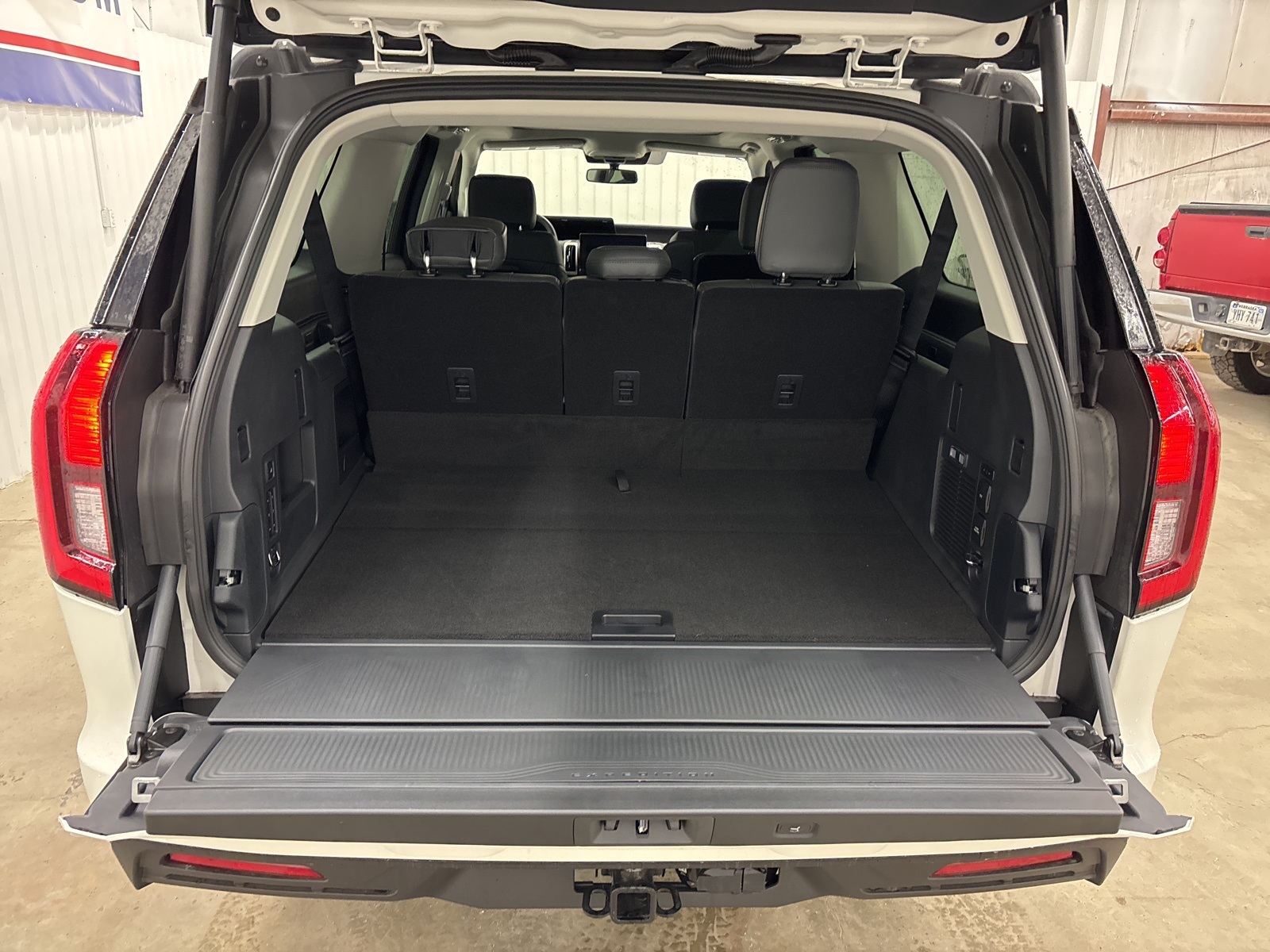 2025 Ford Expedition MAX photo 4