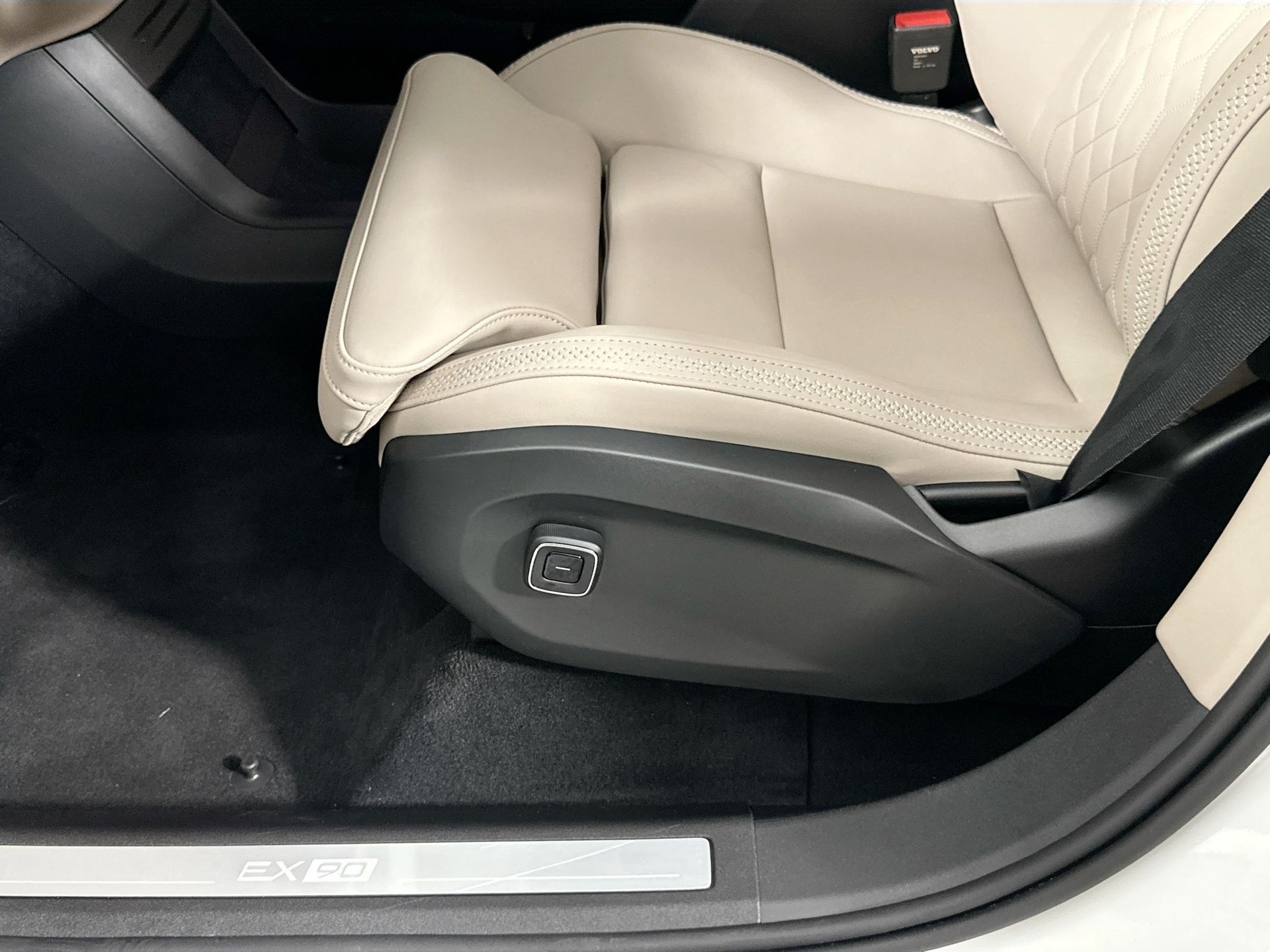 2025 Volvo EX90 Twin Motor Ultra photo 16