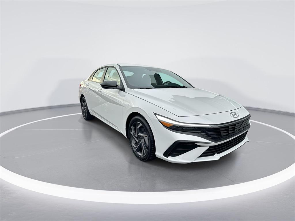 2025 Hyundai Elantra SEL Sport photo 2