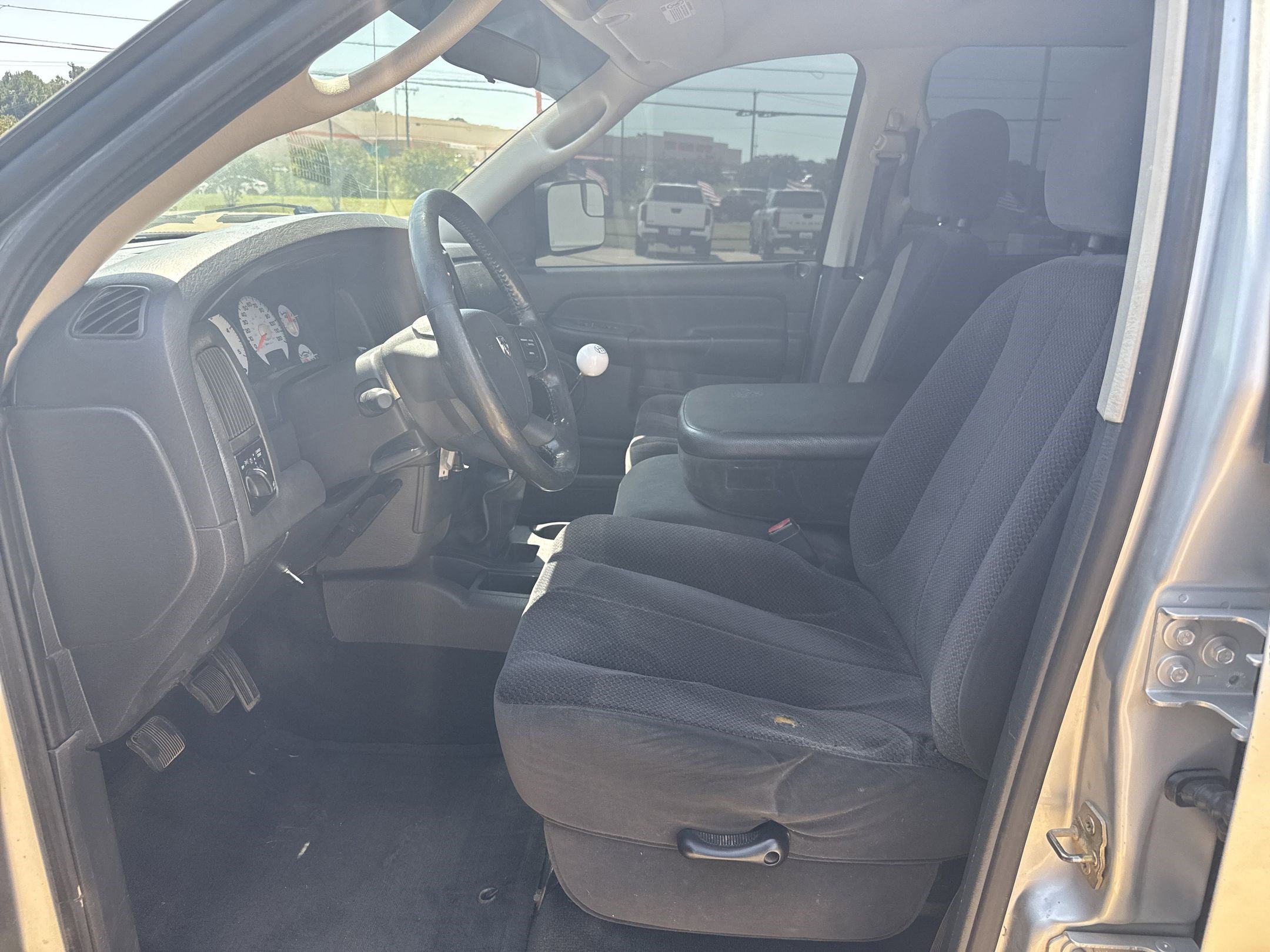 2005 Dodge Ram SLT Laramie photo 3