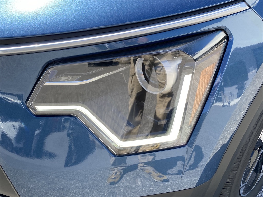 2025 Kia Niro EX photo 8