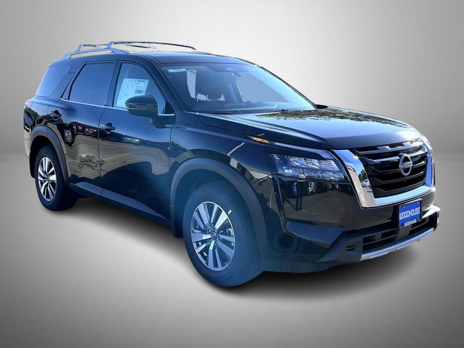 2025 Nissan Pathfinder SL photo 3