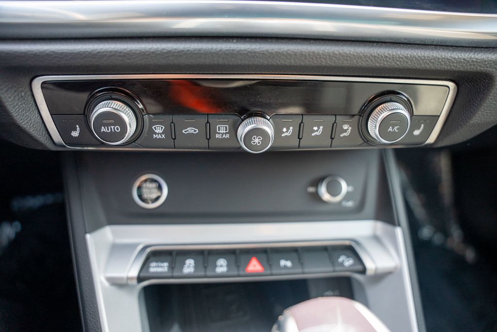 2024 Audi Q3 45 TFSI S line Premium photo 24