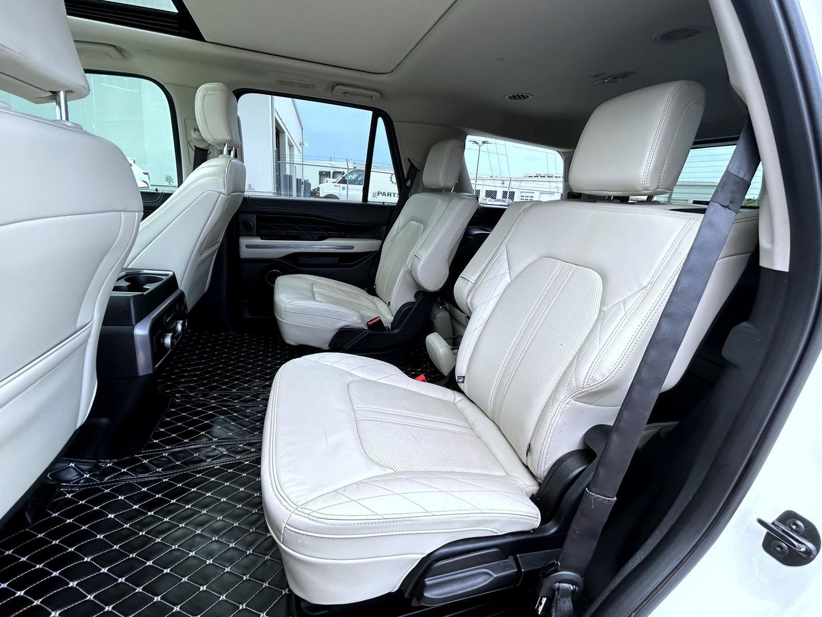 2021 Ford Expedition Platinum photo 19