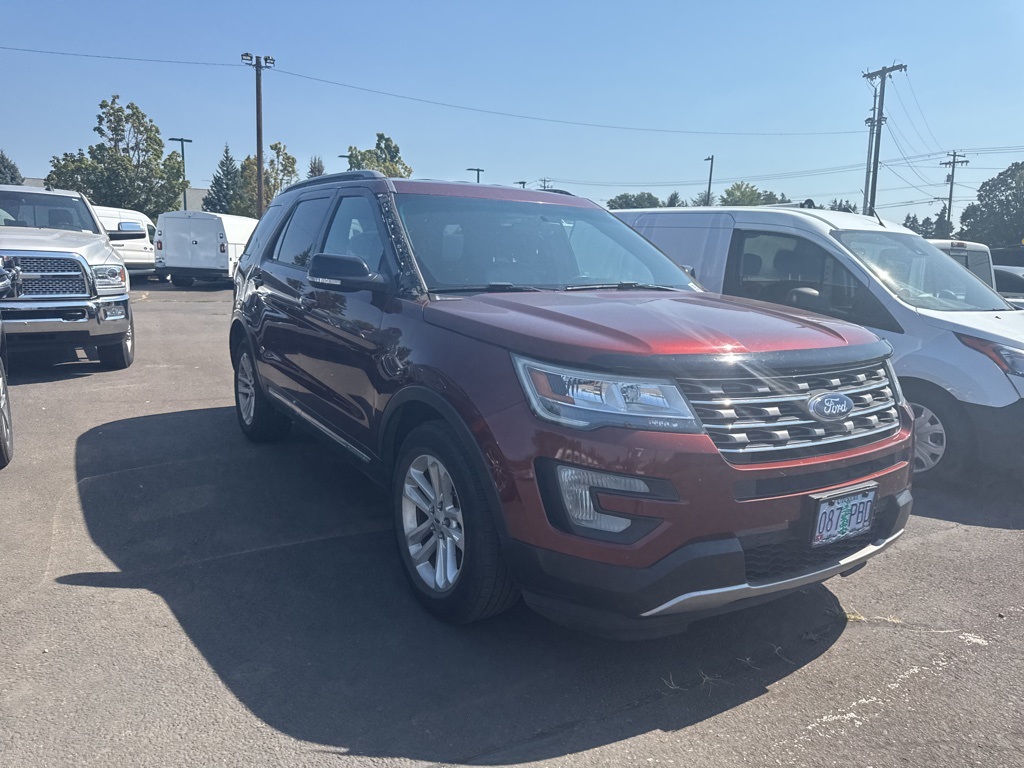 2016 Ford Explorer XLT photo 2