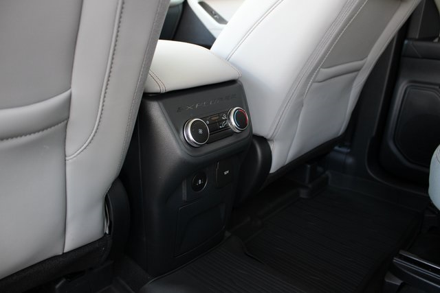 2025 Ford Explorer photo 4
