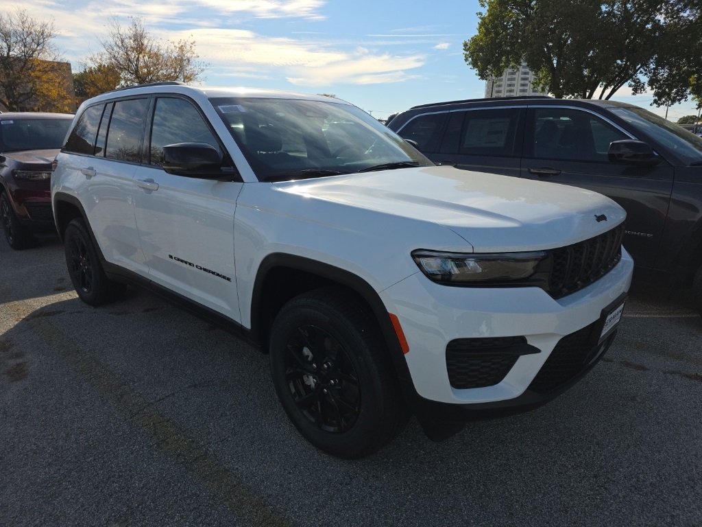 2025 Jeep Grand Cherokee Altitude's photo
