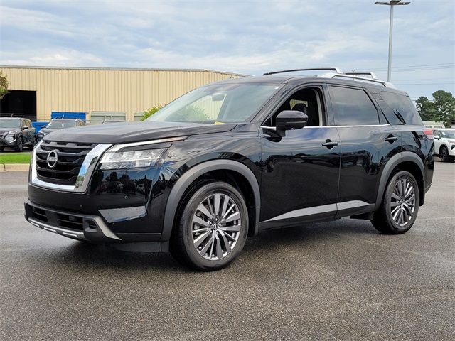 2024 Nissan Pathfinder SL photo 3