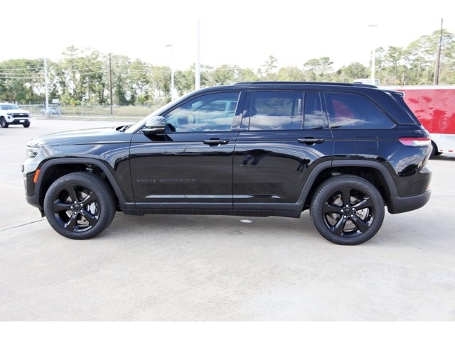 2024 Jeep Grand Cherokee Limited photo 2