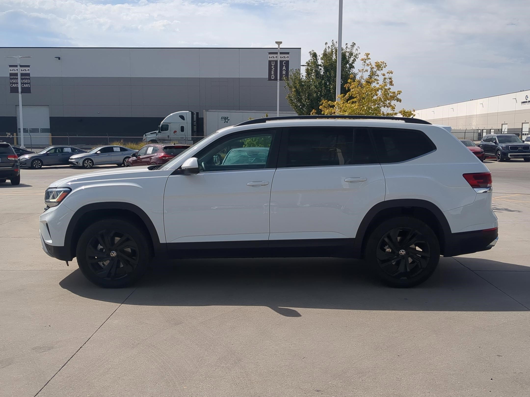 2023 Volkswagen Atlas V6 SE Technology photo 2