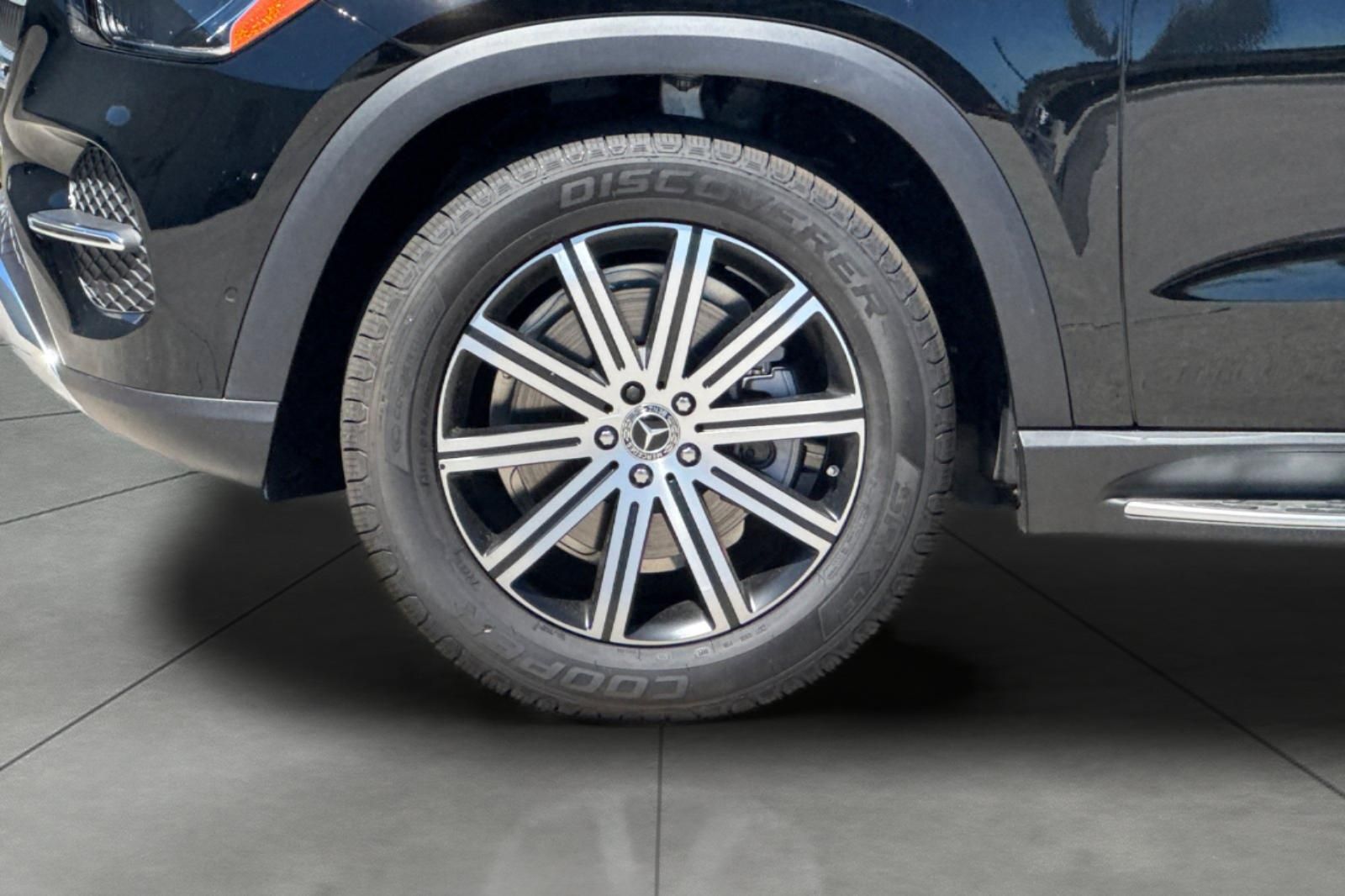 2025 Mercedes Benz GLE 350 4MATIC photo 2