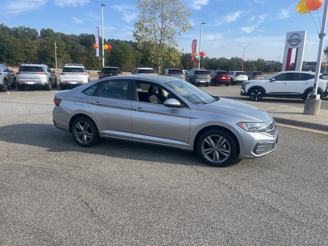 2024 Volkswagen Jetta SE's photo