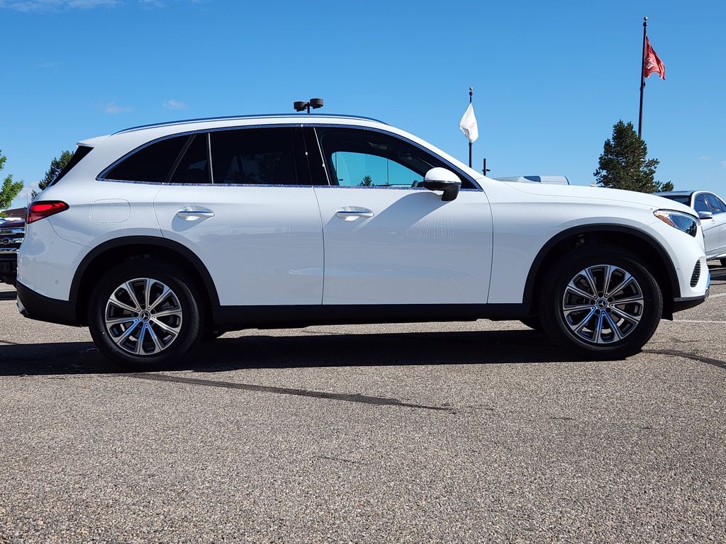 2026 Mercedes Benz GLC 300 4MATIC photo 2