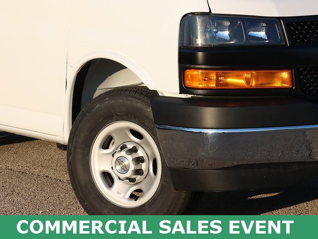 2024 Chevrolet Express Cutaway 3500 photo 3