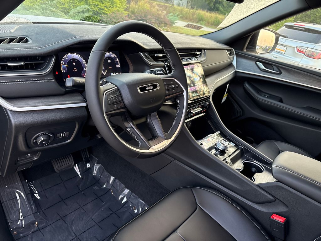 2025 Jeep Grand Cherokee Limited photo 12