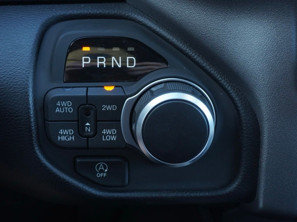 New 2026 Diamond Black Crystal Pearl-Coat Exterior Paint RAM Big Horn Sport Appearance Edition image 18