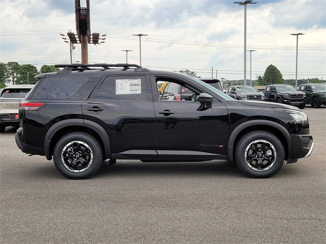 2025 Nissan Pathfinder Rock Creek photo 2
