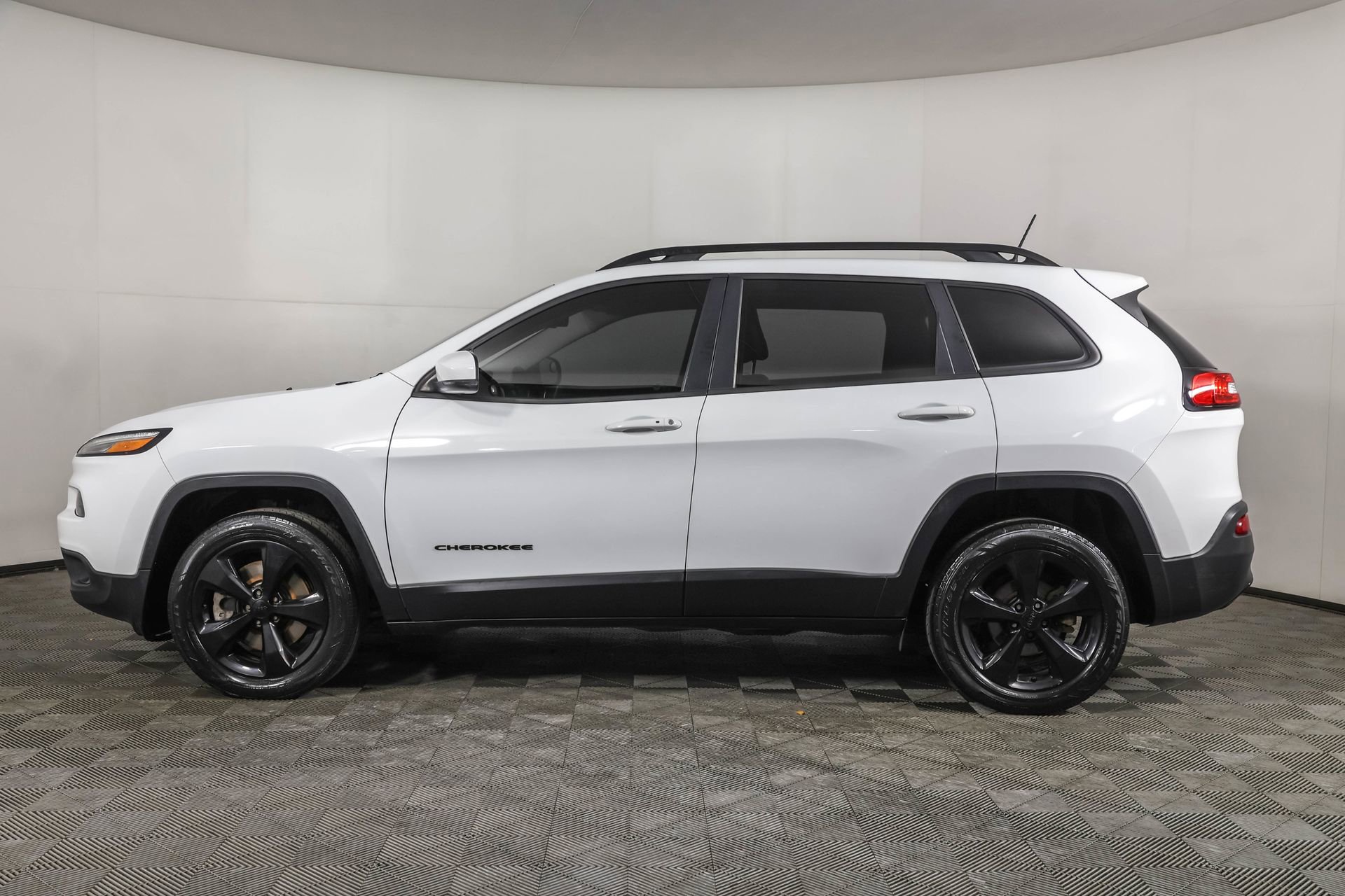2016 Jeep Cherokee High Altitude photo 3