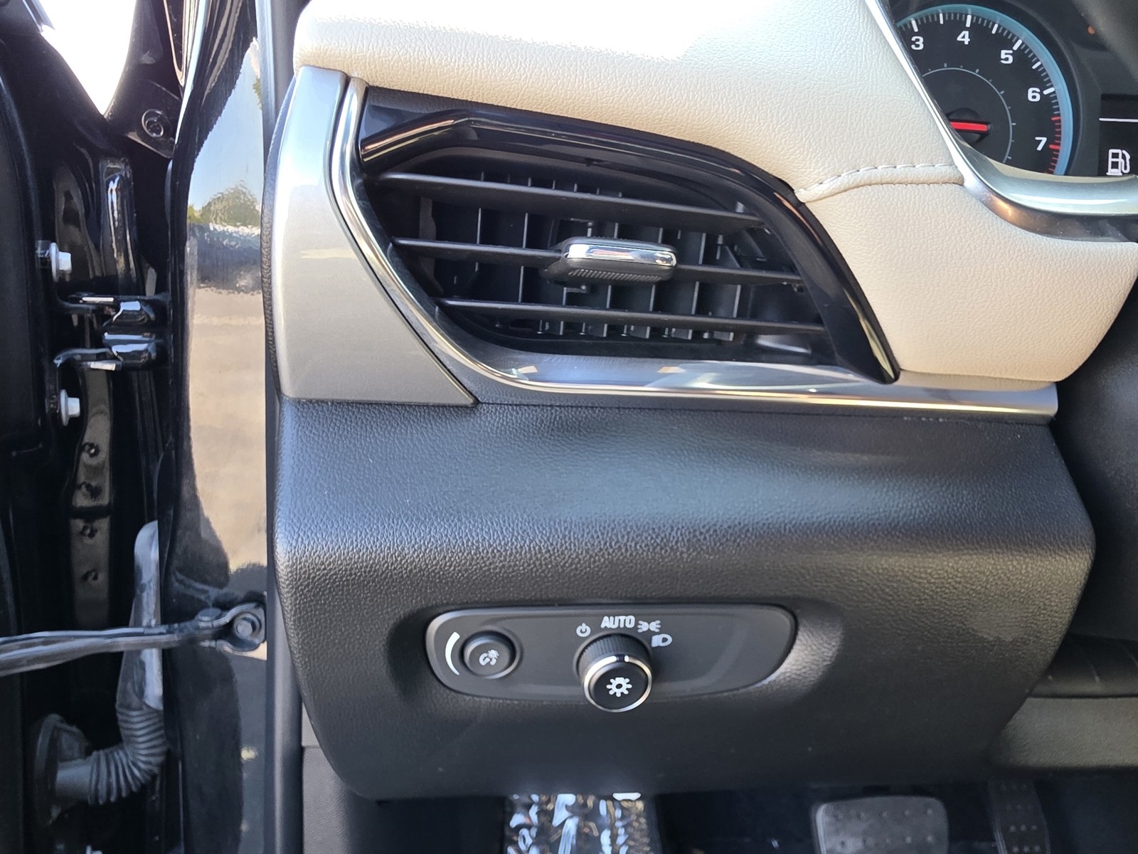2023 Chevrolet Traverse LS photo 33