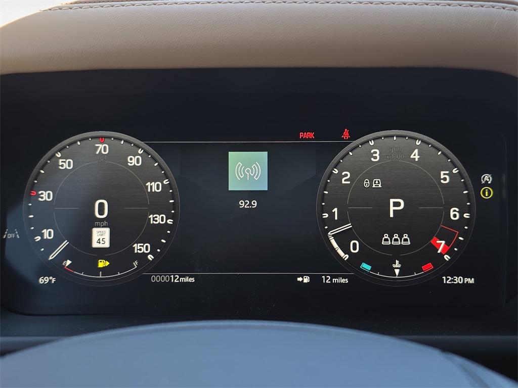 2025 Land Rover Defender 110 V8 photo 18