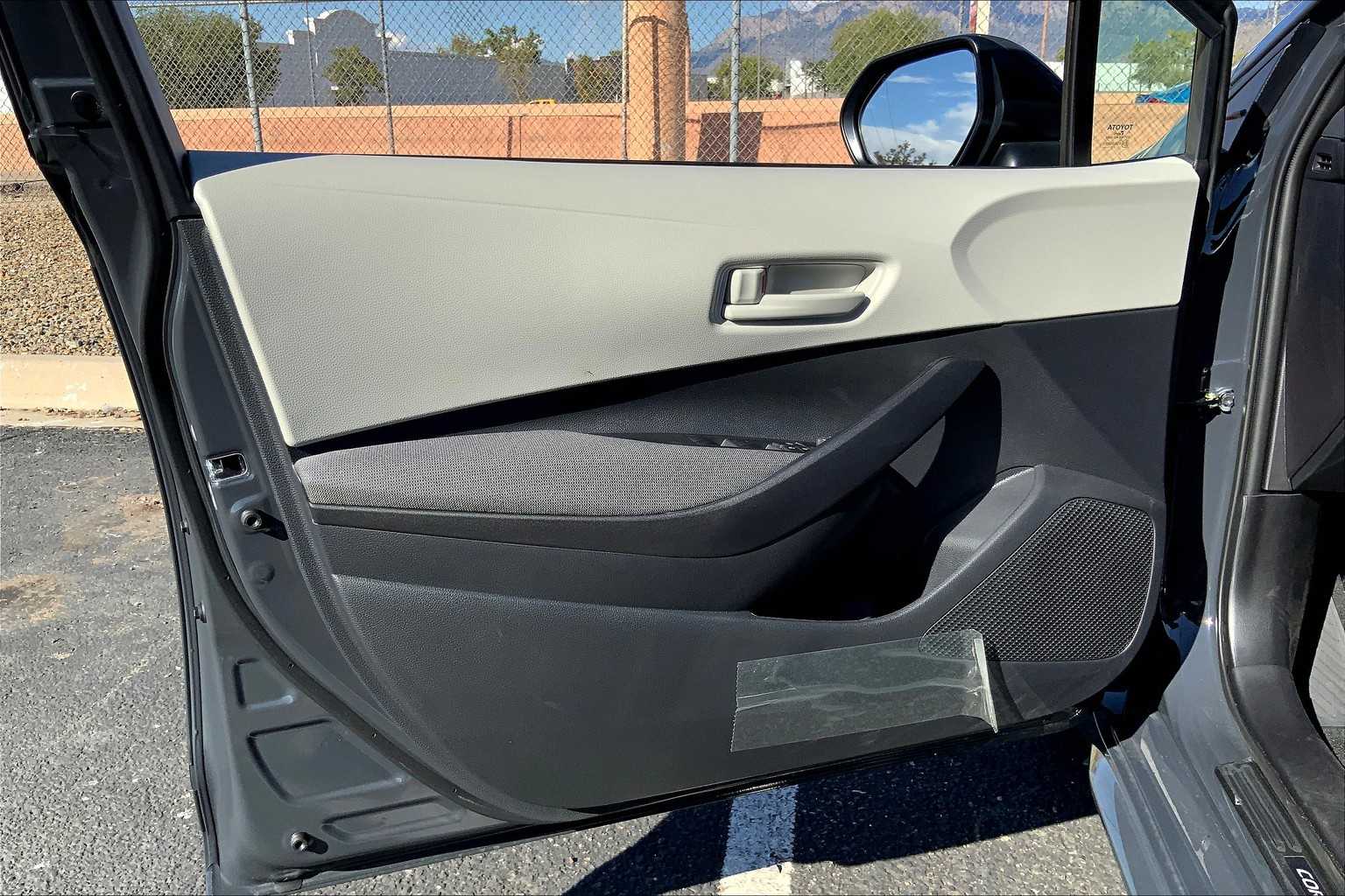 2025 Toyota Corolla LE photo 18