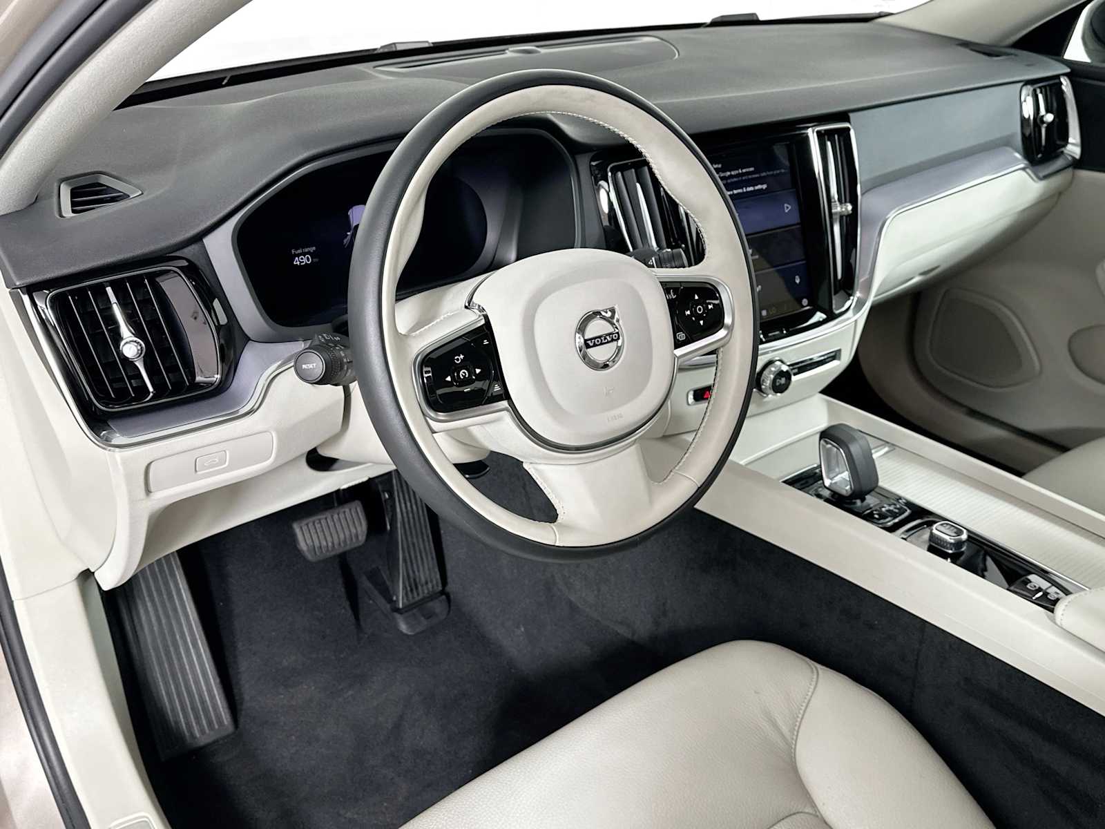 2025 Volvo S60 B5 Core photo 9
