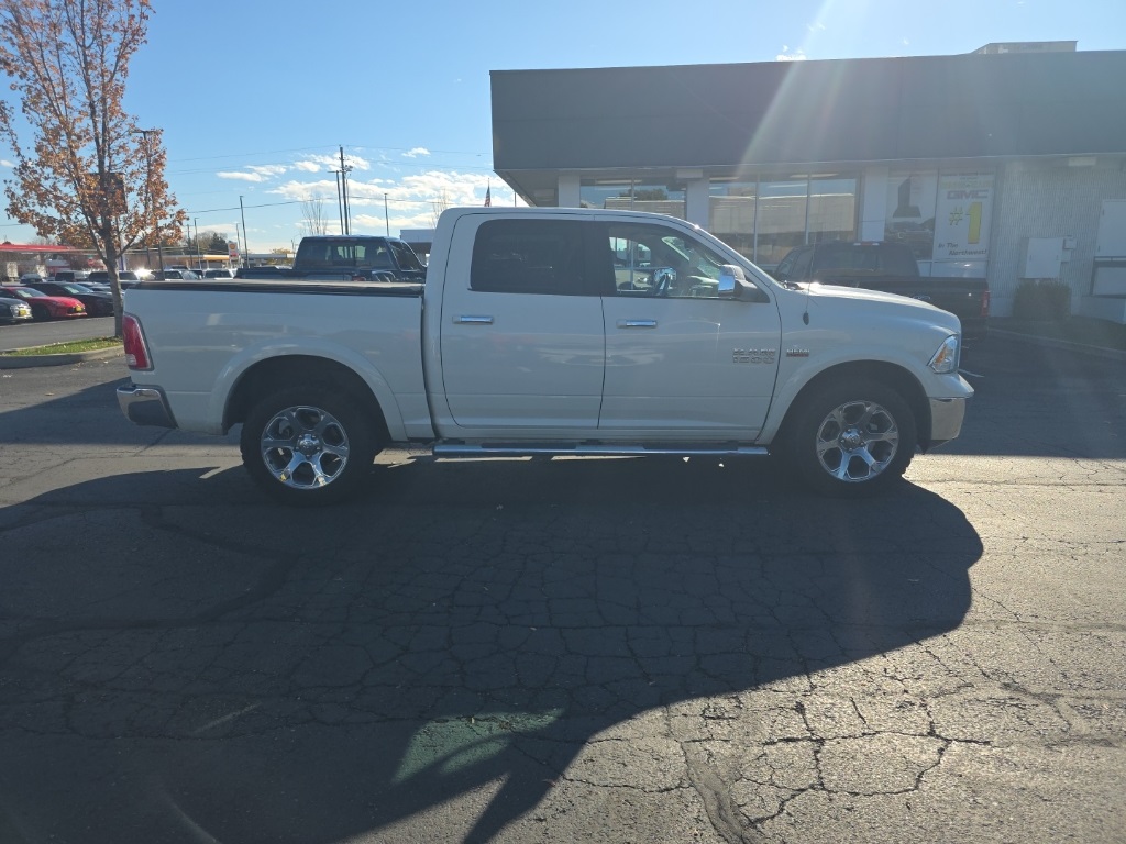 2017 Ram 1500 Laramie photo 4