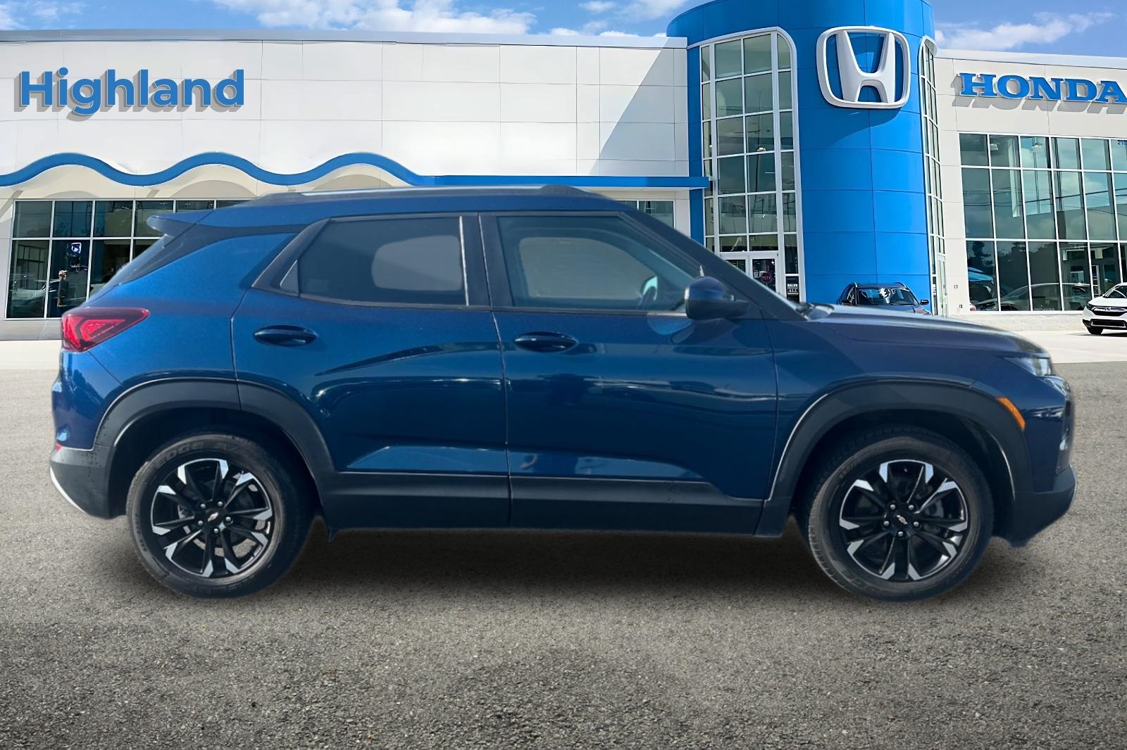 2021 Chevrolet Trailblazer LT photo 3